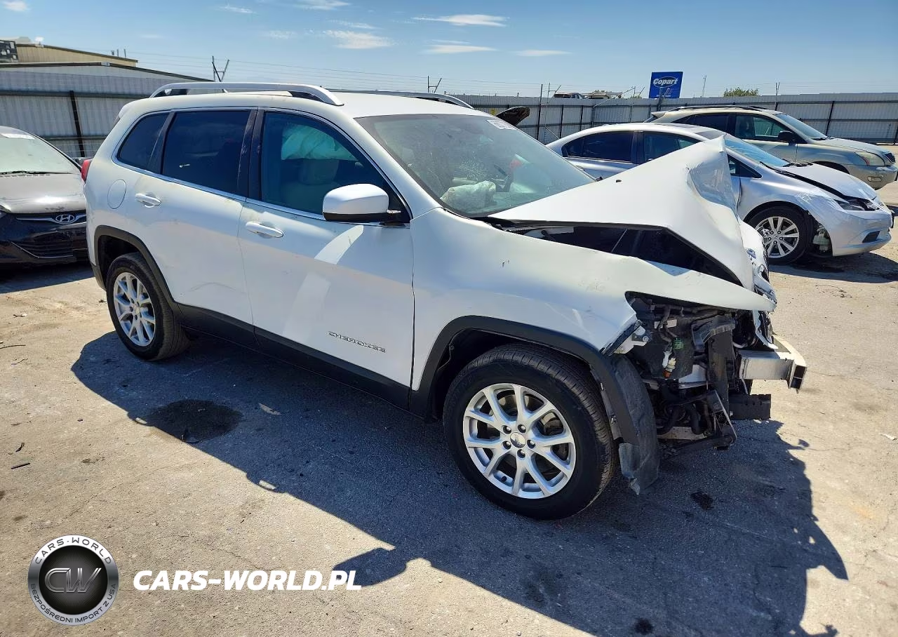 2015 Jeep Cherokee Latitude VIN:1C4PJLCB8FW759768 - 4