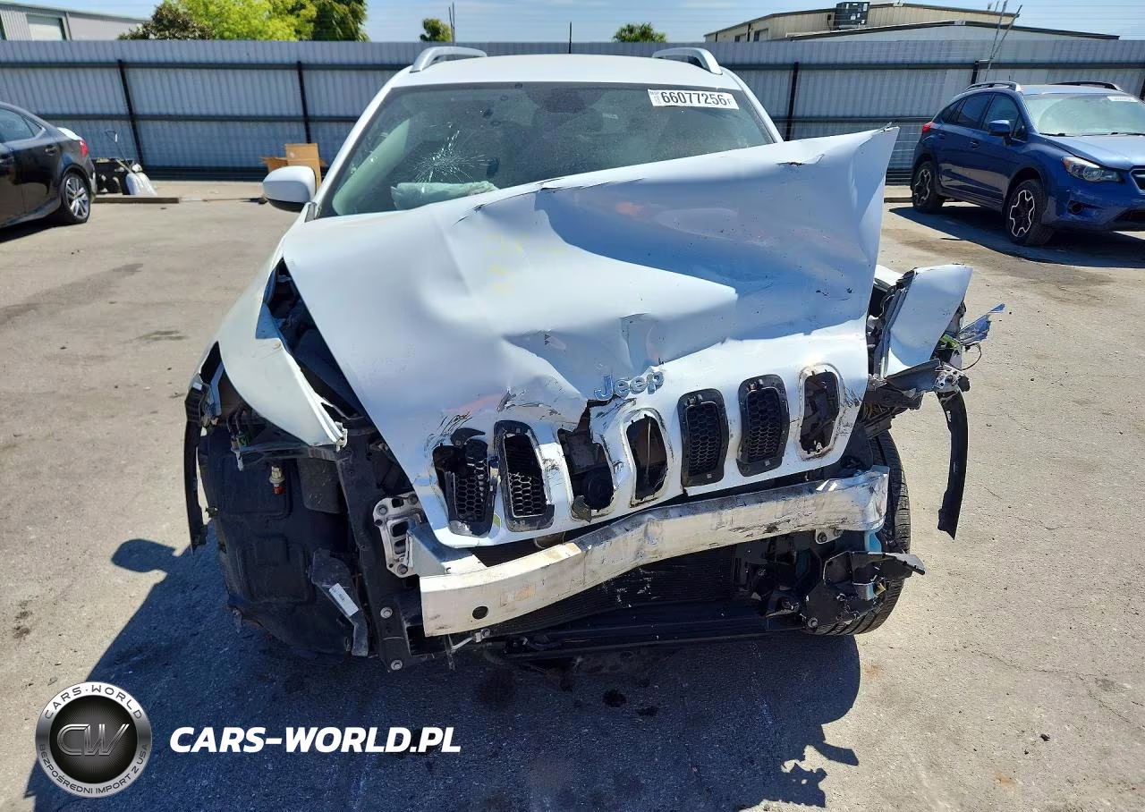 2015 Jeep Cherokee Latitude VIN:1C4PJLCB8FW759768 - 5