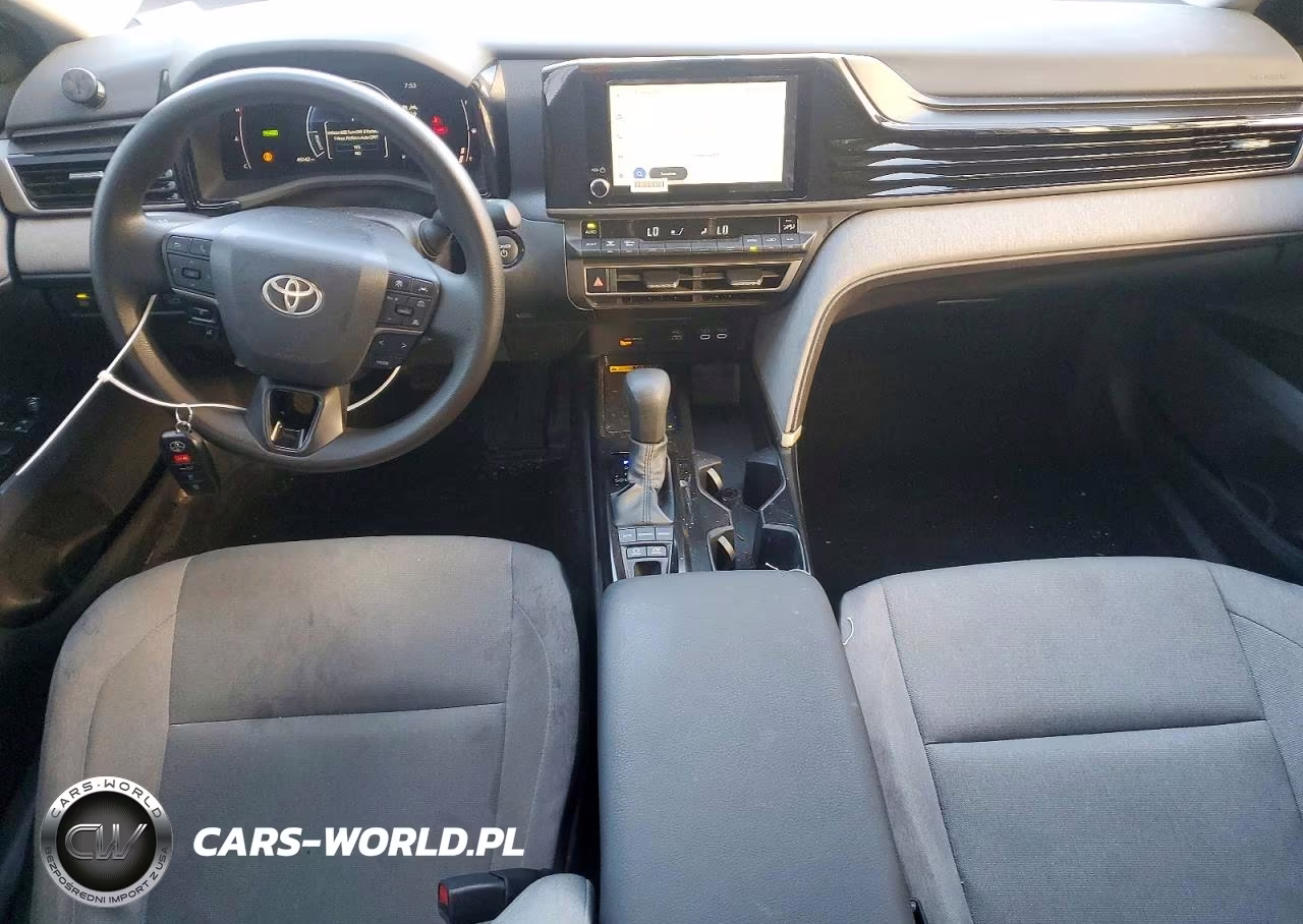 2026 Toyota Camry Le VIN:4T1DAACK9TU677722 - 8