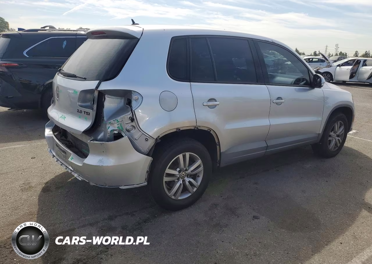 2012 Volkswagen Tiguan S VIN:WVGAV7AX3CW523469 - 3