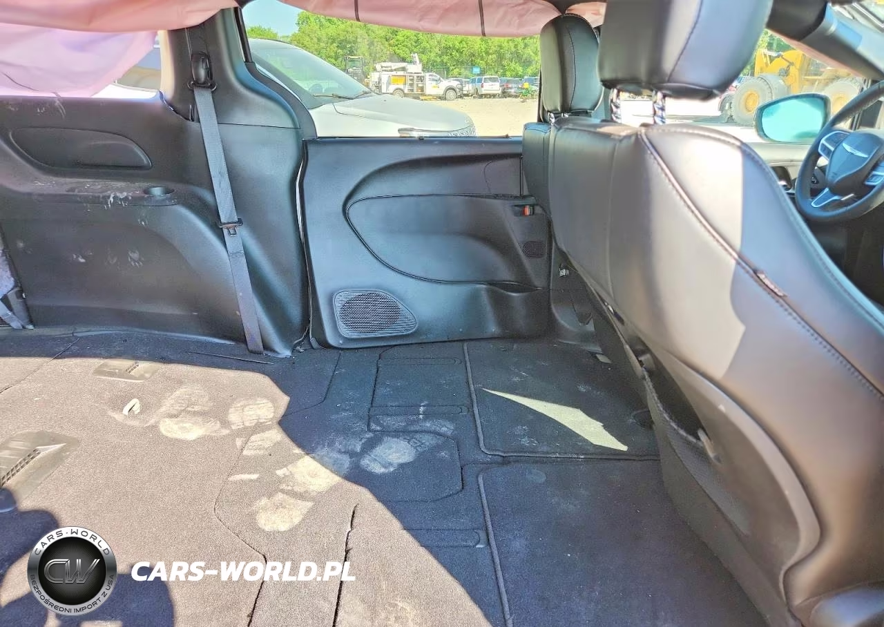 2026 Chrysler Pacifica Select VIN:2C4RC1BG5TR239925 - 11