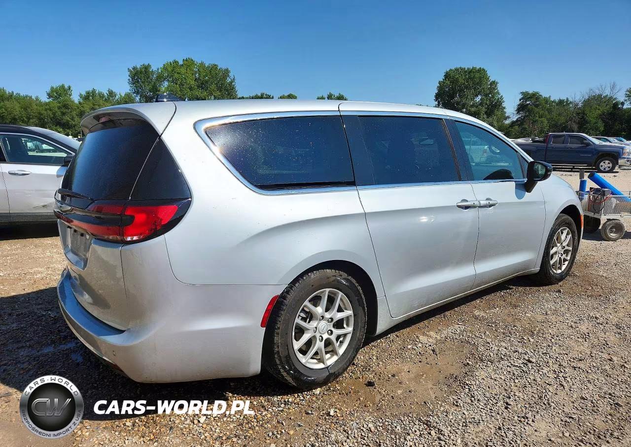 2026 Chrysler Pacifica Select VIN:2C4RC1BG5TR239925 - 3