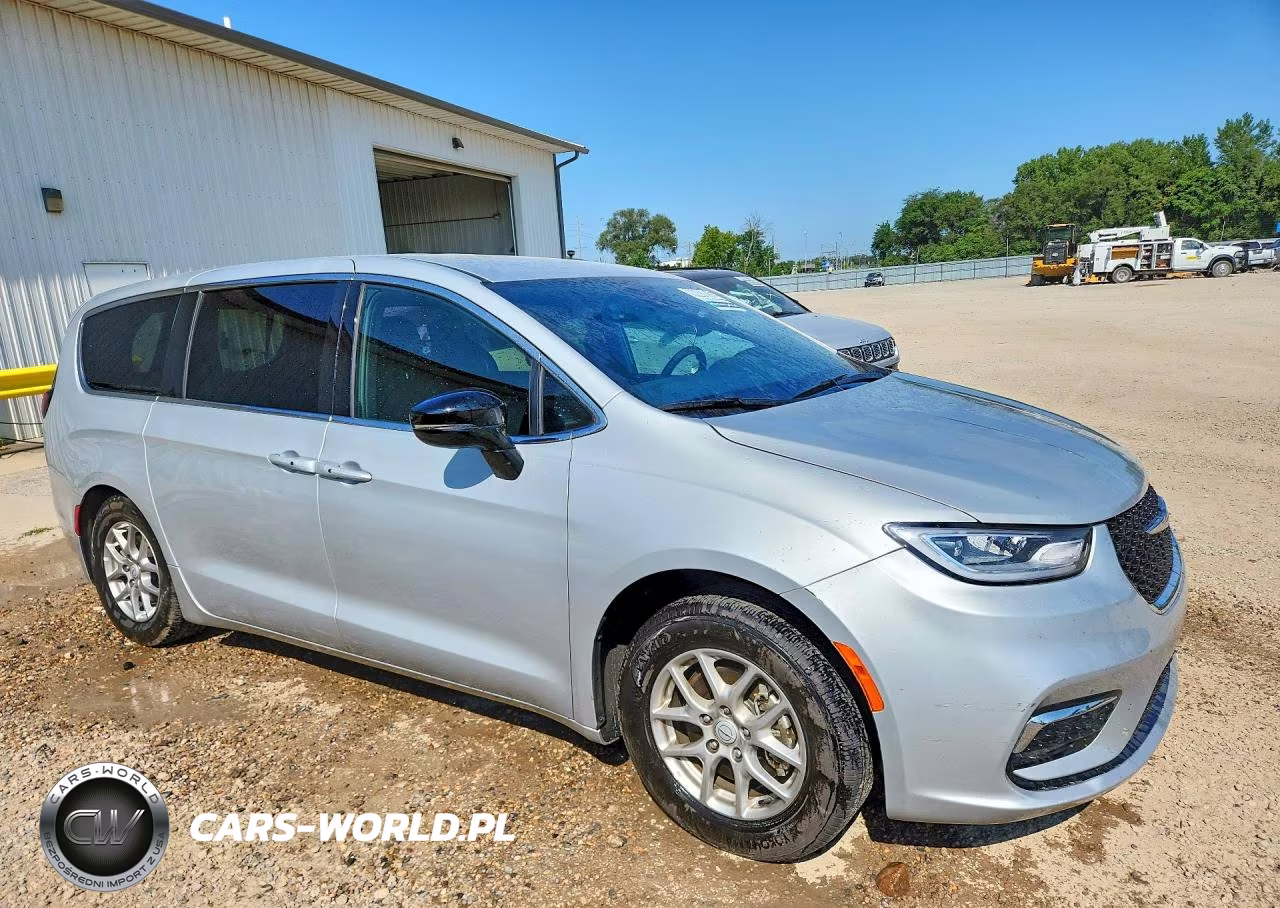 2026 Chrysler Pacifica Select VIN:2C4RC1BG5TR239925 - 4