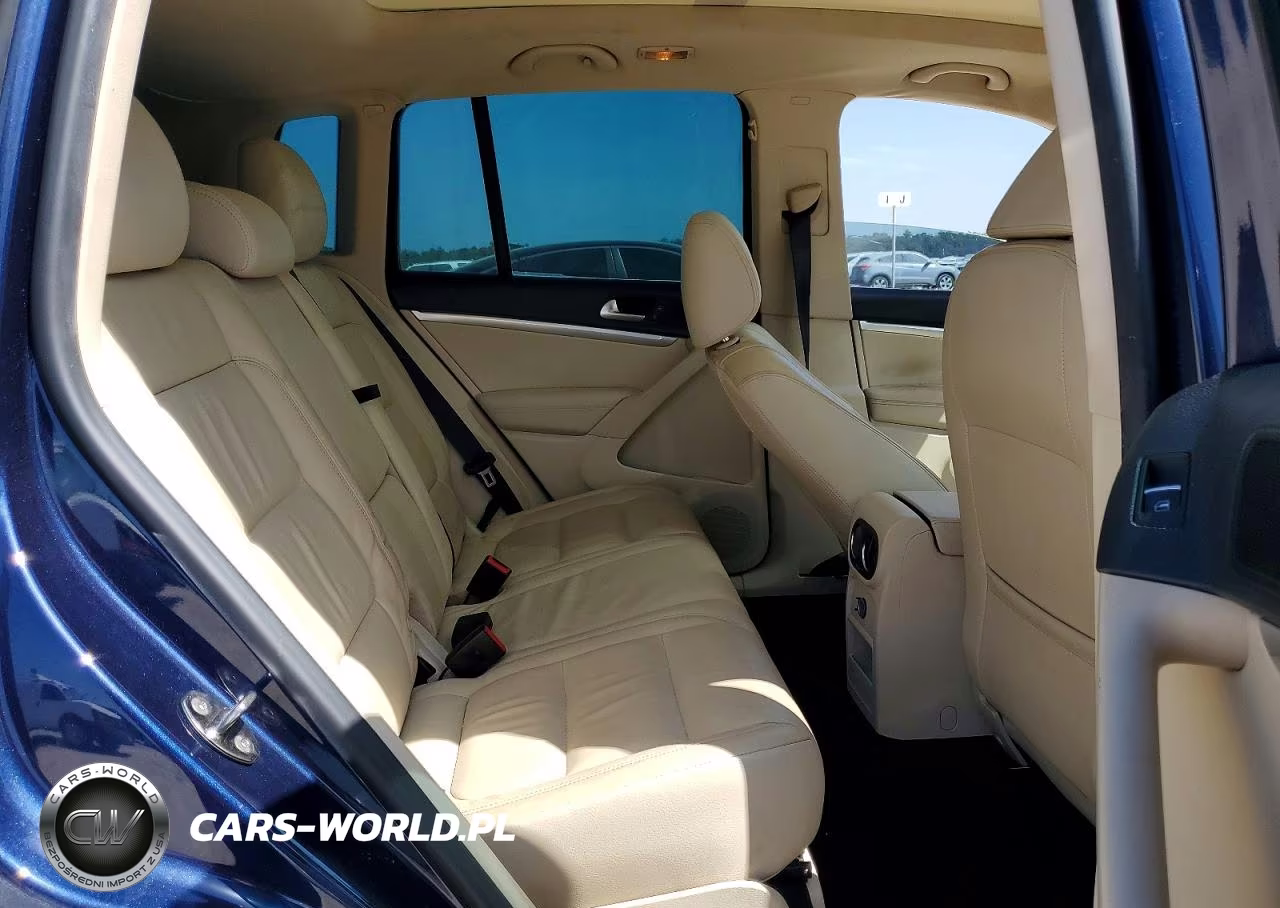 2012 Volkswagen Tiguan S VIN:WVGAV7AXXCW555982 - 11