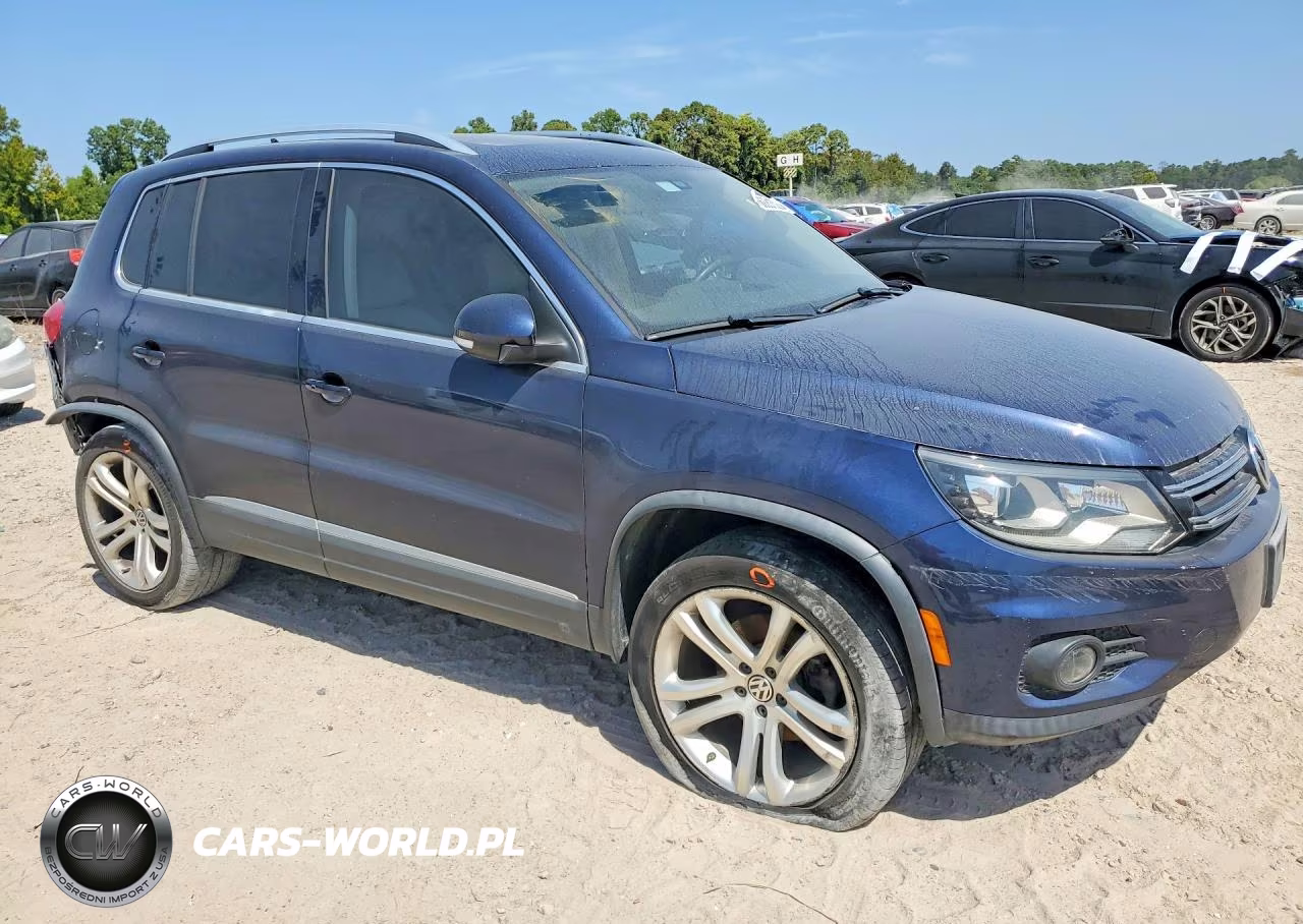 2012 Volkswagen Tiguan S VIN:WVGAV7AXXCW555982 - 4