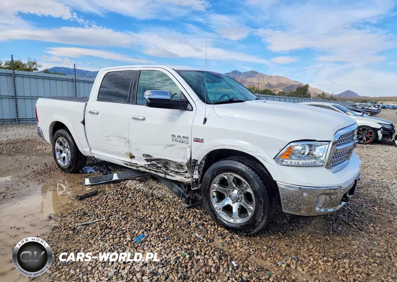 2016 Ram 1500 Laramie VIN:1C6RR7NT7GS234439 - 4