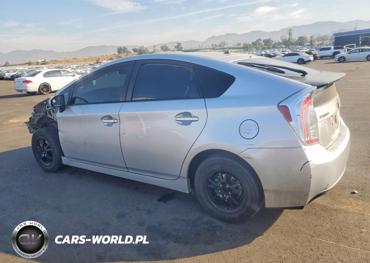 2013 Toyota Prius Two VIN:JTDKN3DU0D5655826 - 2