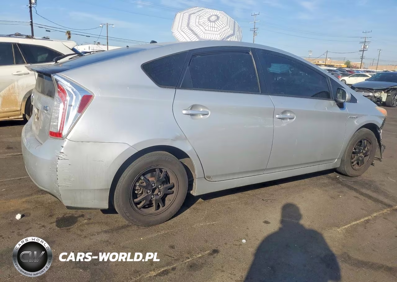 2013 Toyota Prius Two VIN:JTDKN3DU0D5655826 - 3