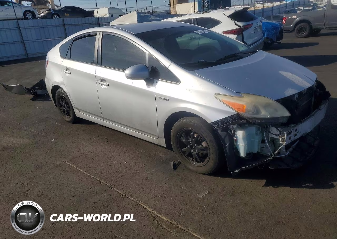 2013 Toyota Prius Two VIN:JTDKN3DU0D5655826 - 4
