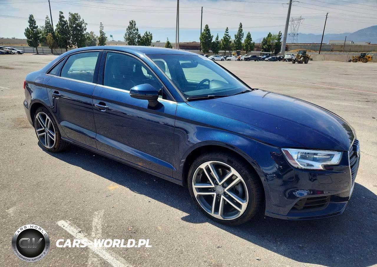 2018 Audi A3 Premium VIN:WAUAUGFF6J1010263 - 4
