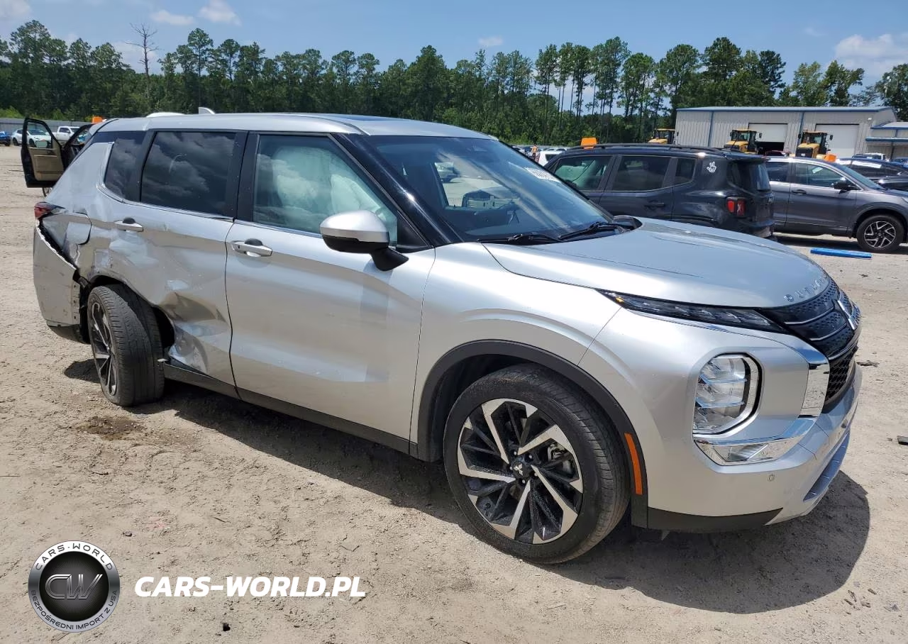 2023 Mitsubishi Outlander Se VIN:JA4J3UA88PZ040138 - 4