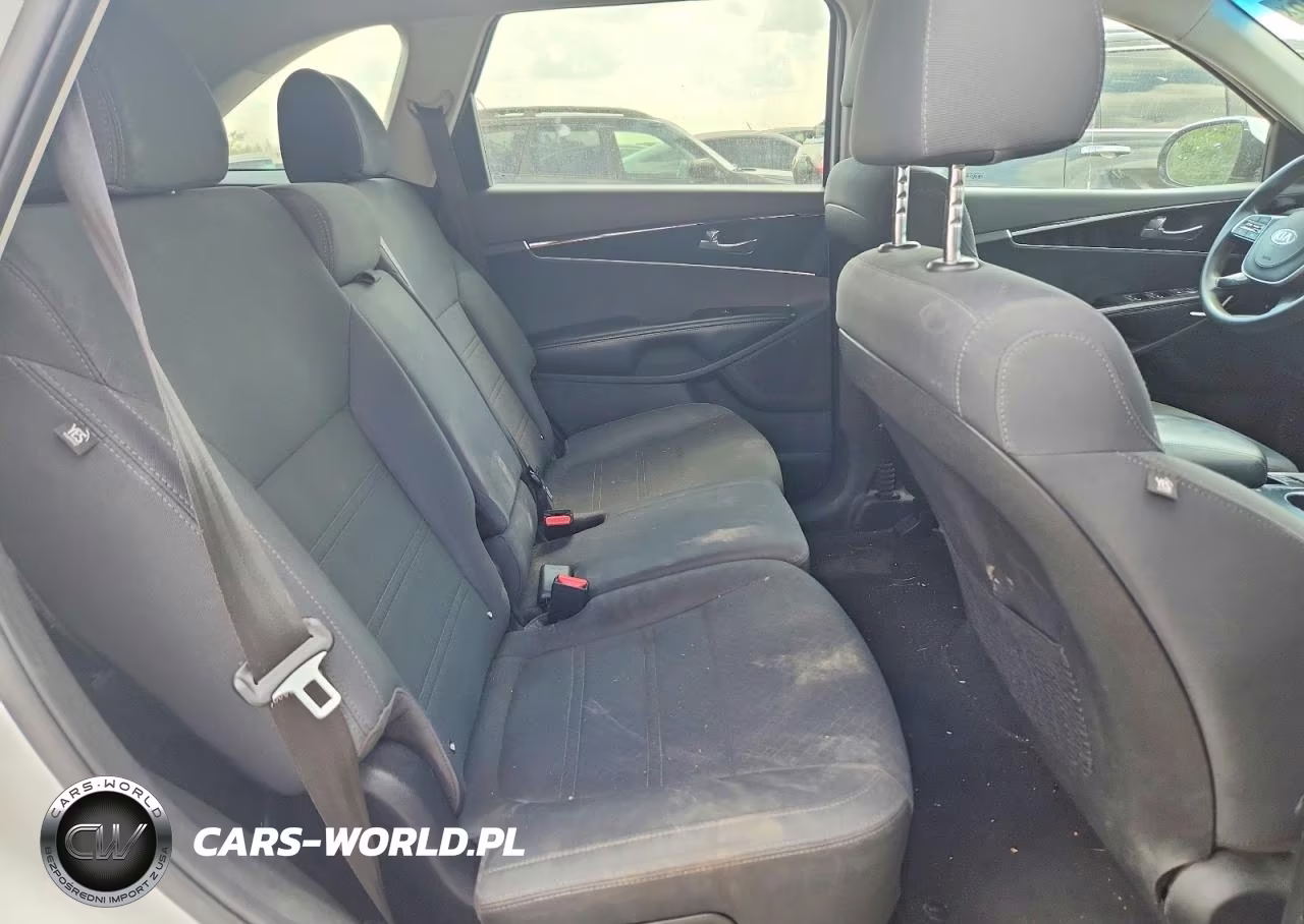 2020 Kia Sorento S VIN:5XYPGDA53LG615314 - 10