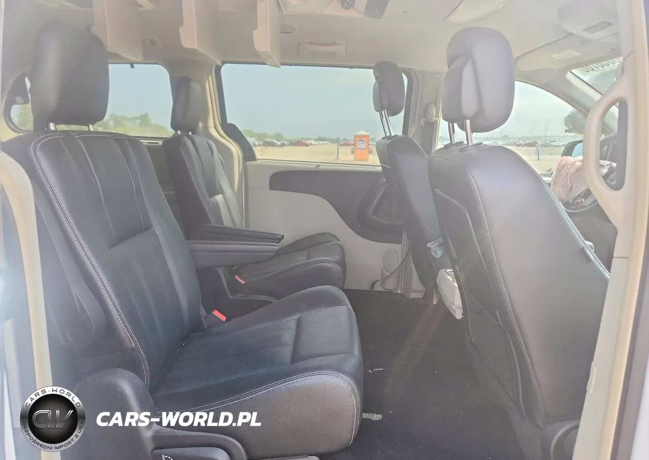 2014 Chrysler Town & Country Touring VIN:2C4RC1BG5ER192804 - 10