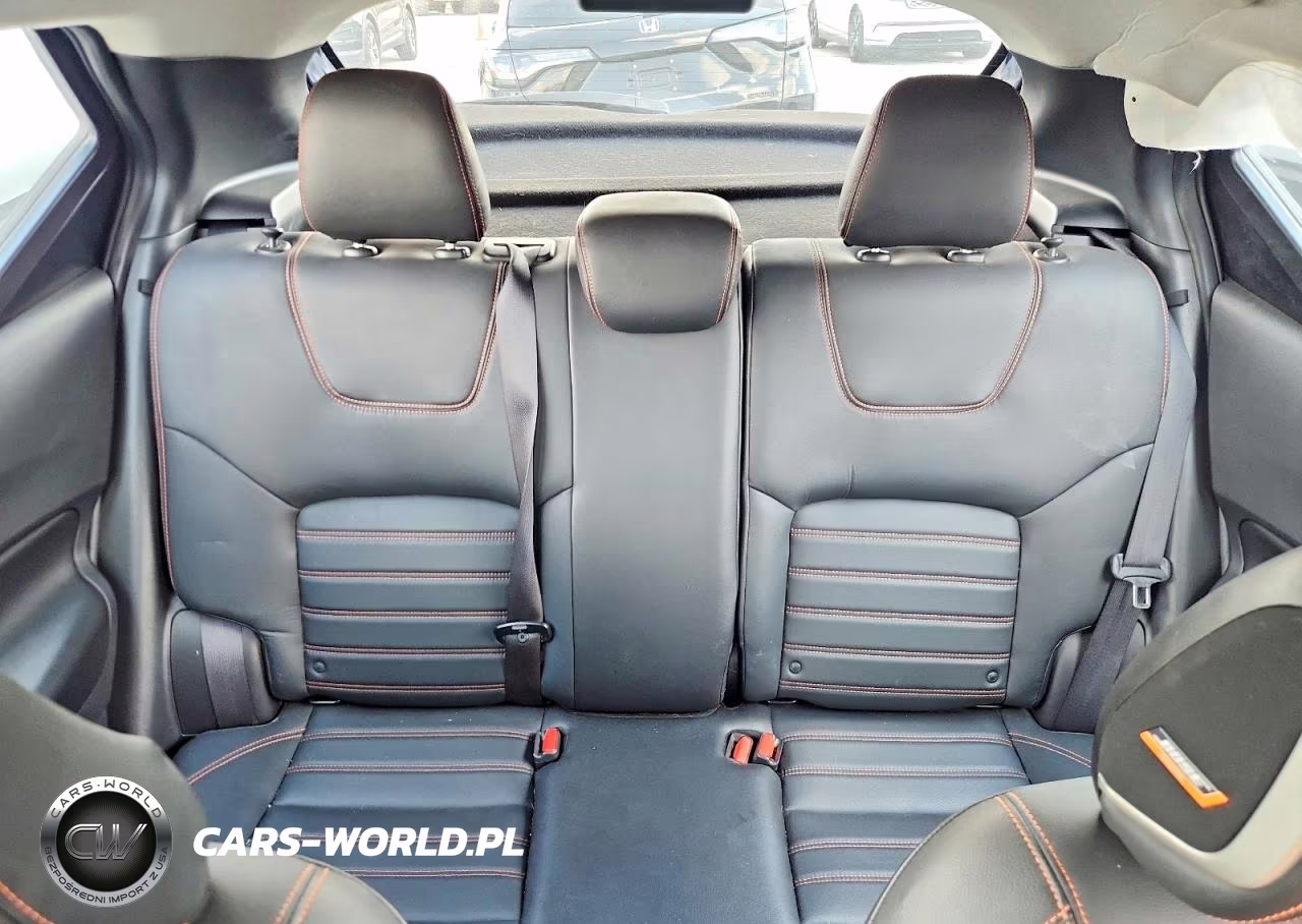 2019 Nissan Kicks Sr VIN:3N1CP5CU6KL554804 - 10