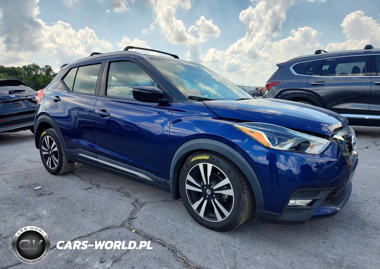 2019 Nissan Kicks Sr VIN:3N1CP5CU6KL554804 - 4