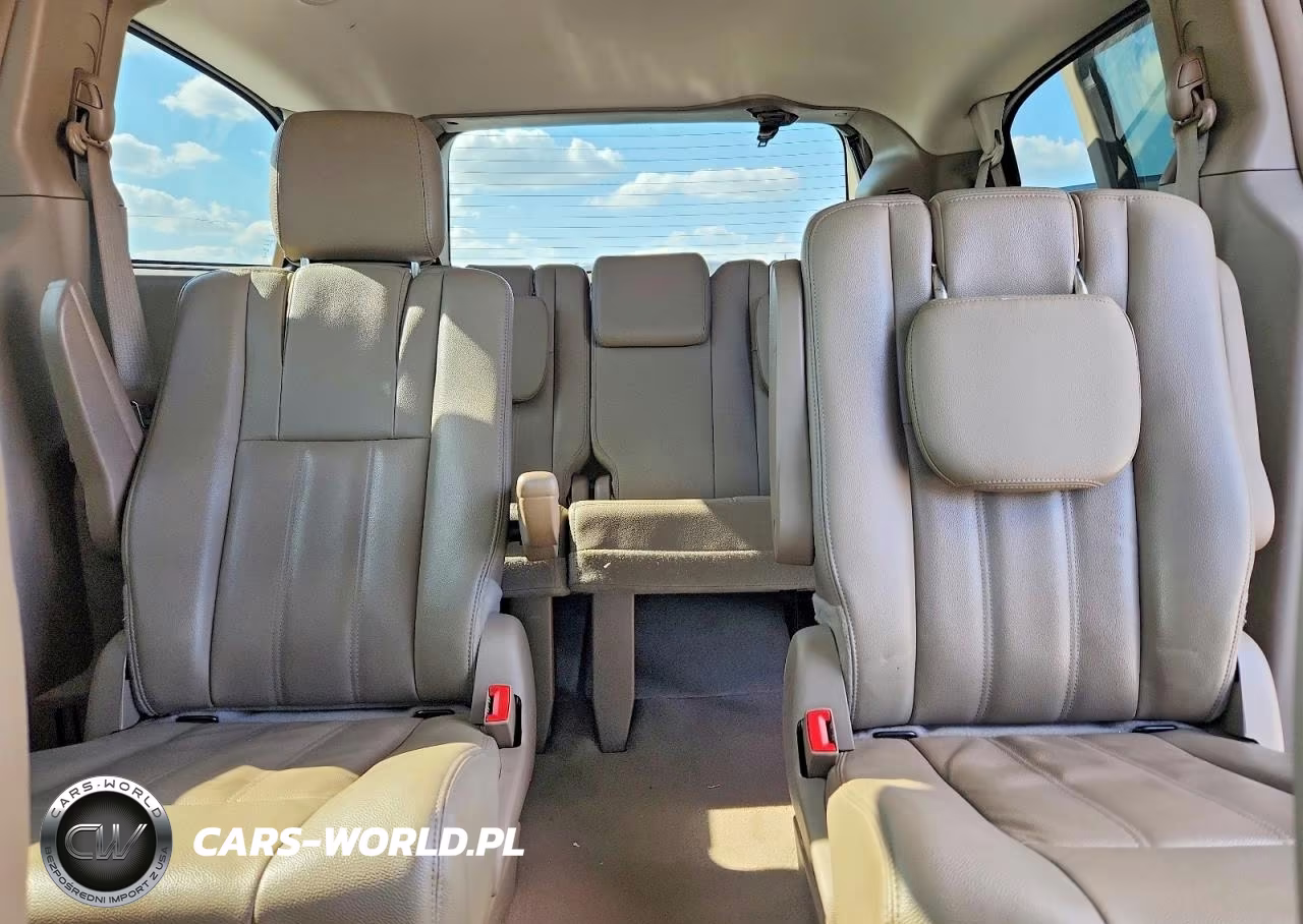 2016 Chrysler Town & Country Lx VIN:2C4RC1AG9GR120072 - 10