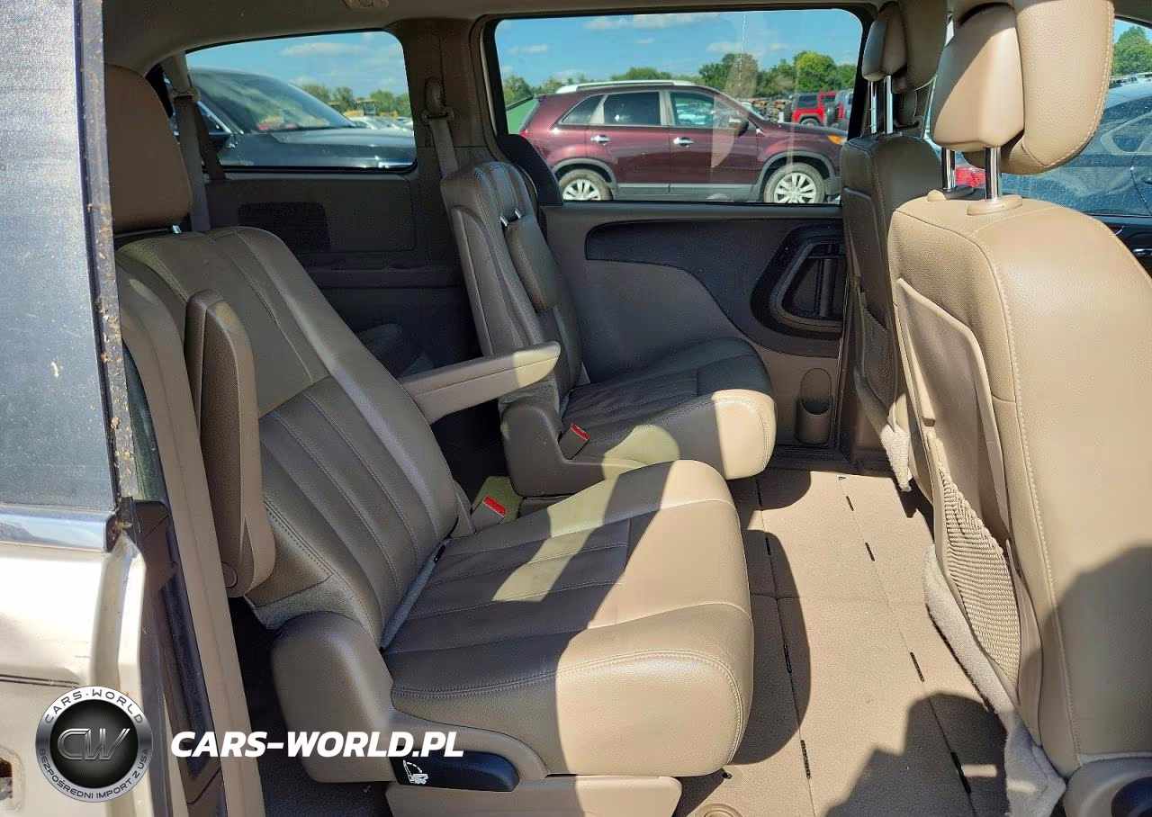 2016 Chrysler Town & Country Lx VIN:2C4RC1AG9GR120072 - 11