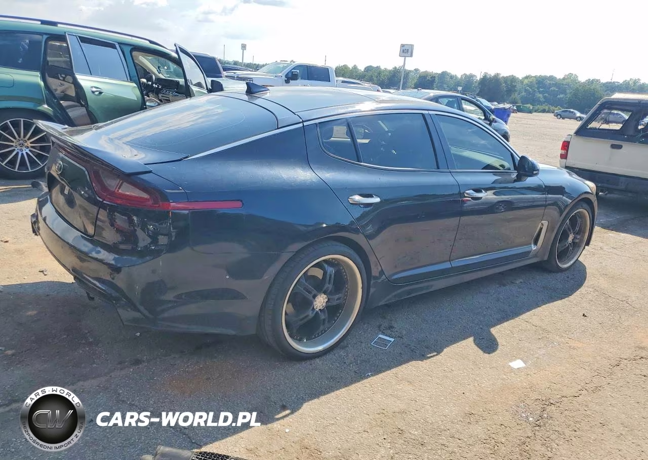 2018 Kia Stinger Premium VIN:KNAE25LA8J6014189 - 3
