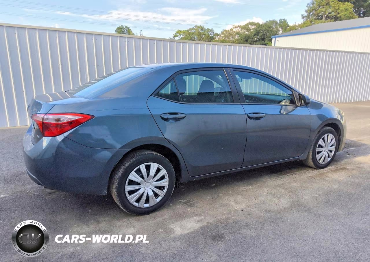 2017 Toyota Corolla Le VIN:5YFBURHEXHP735460 - 3