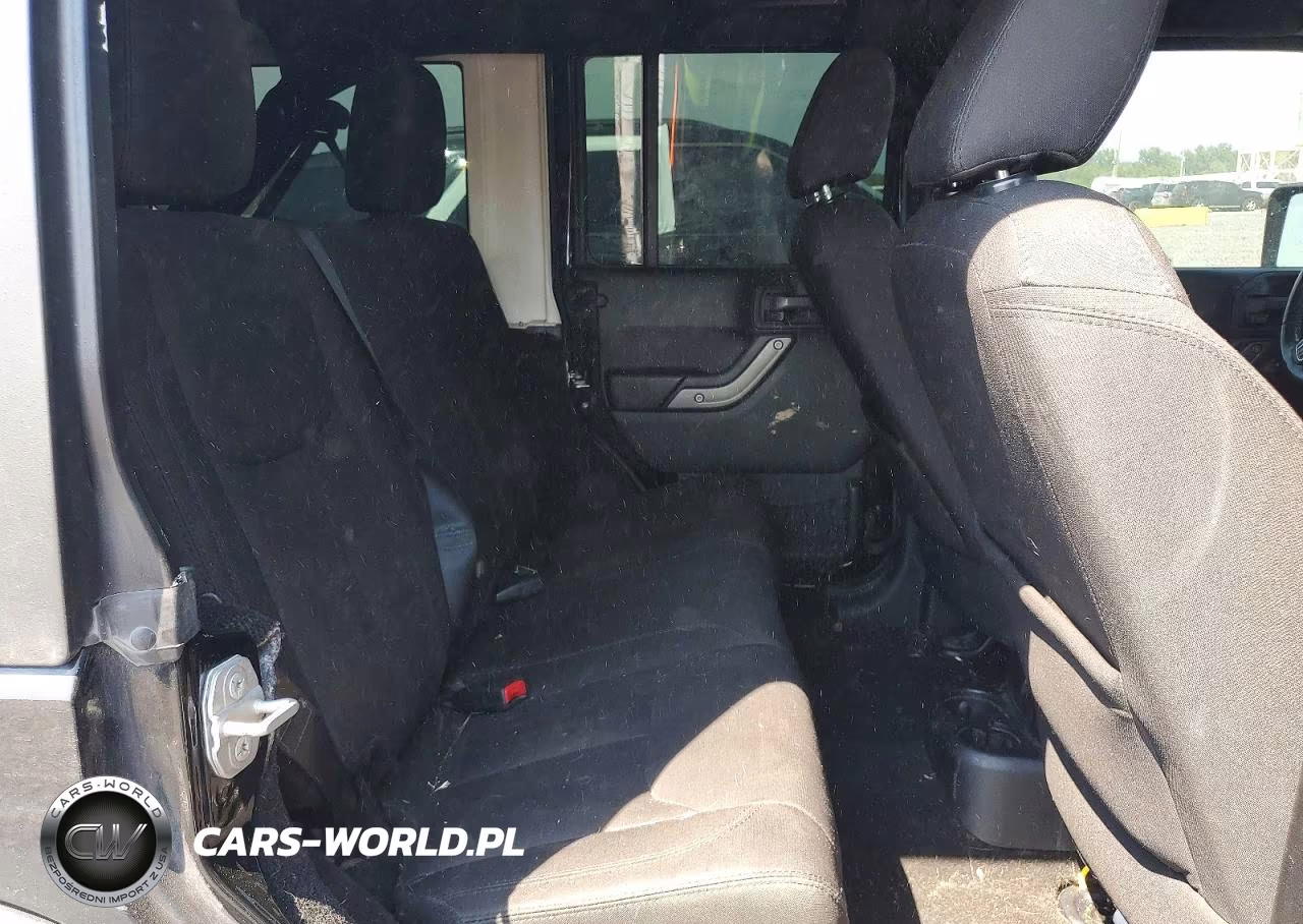 2015 Jeep Wrangler Unlimited Sport VIN:1C4BJWDGXFL520360 - 11