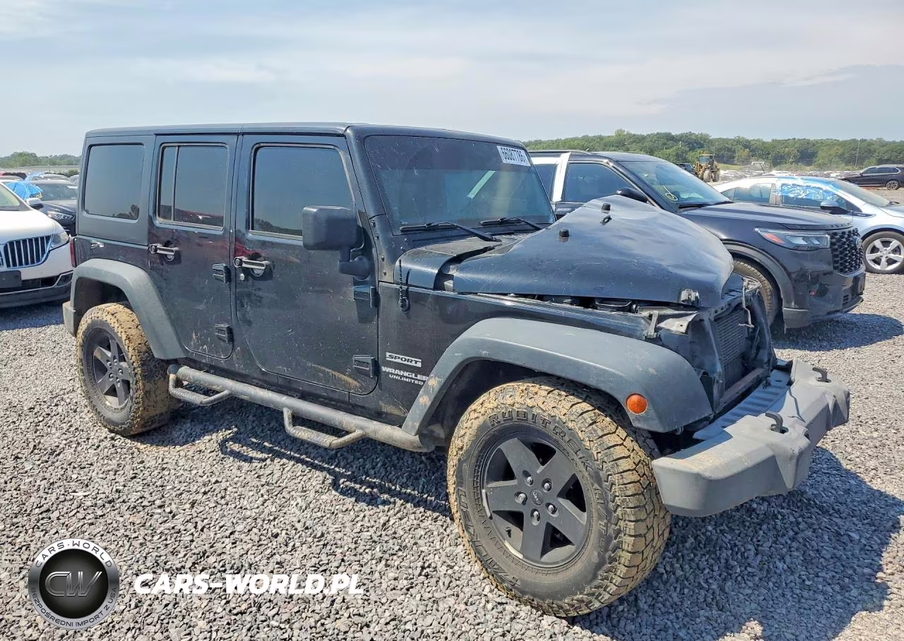 2015 Jeep Wrangler Unlimited Sport VIN:1C4BJWDGXFL520360 - 4