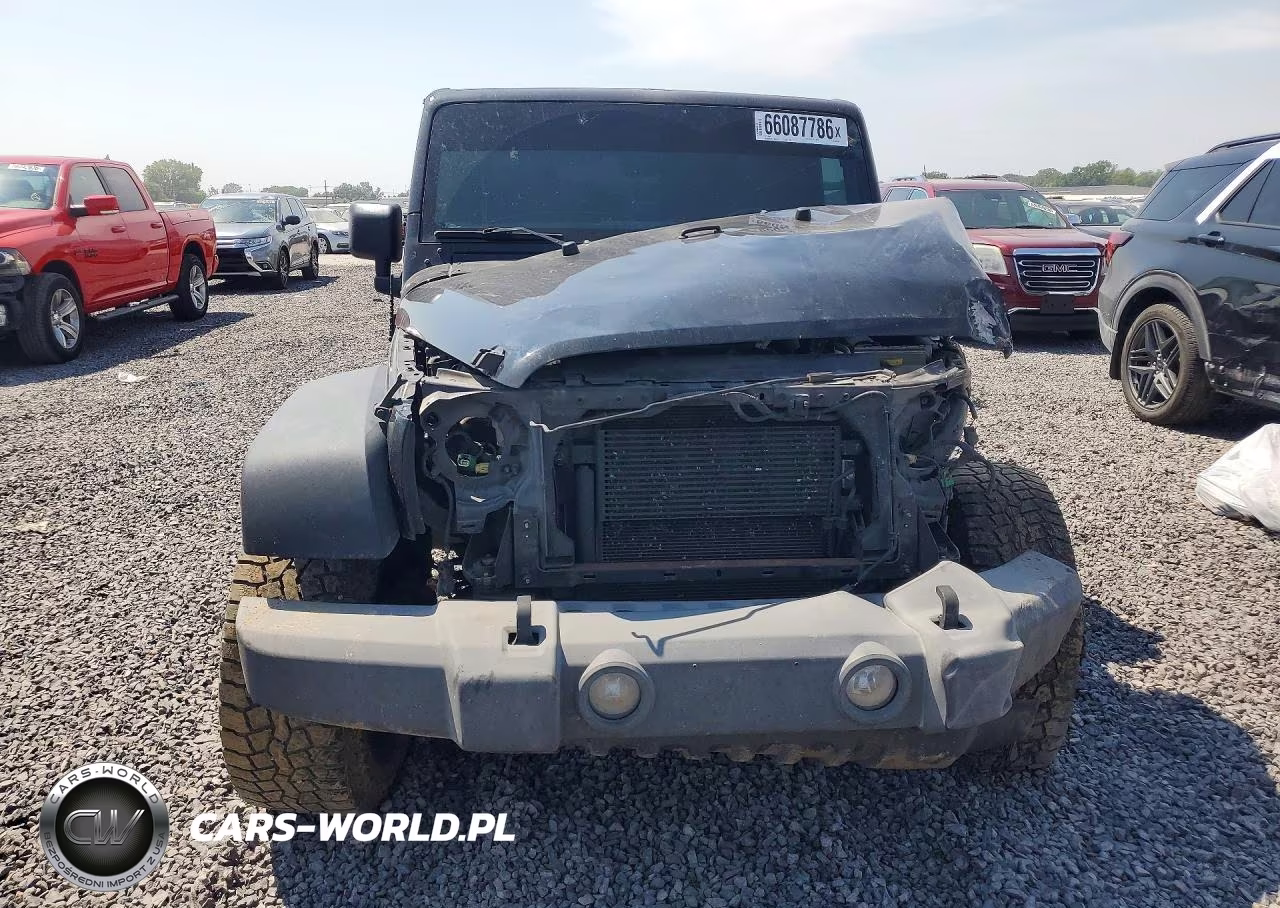 2015 Jeep Wrangler Unlimited Sport VIN:1C4BJWDGXFL520360 - 5