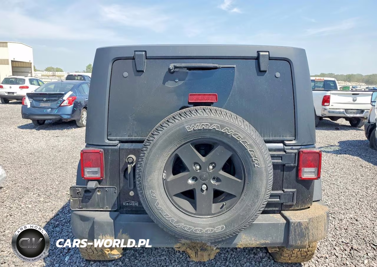 2015 Jeep Wrangler Unlimited Sport VIN:1C4BJWDGXFL520360 - 6