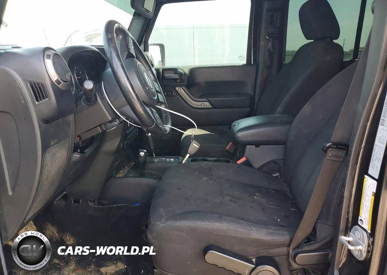 2015 Jeep Wrangler Unlimited Sport VIN:1C4BJWDGXFL520360 - 7