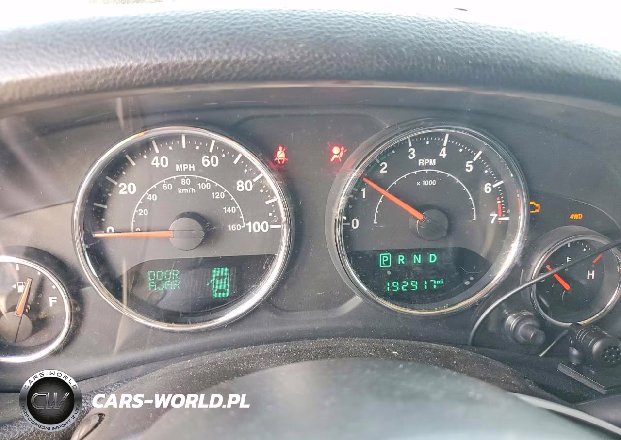 2015 Jeep Wrangler Unlimited Sport VIN:1C4BJWDGXFL520360 - 9