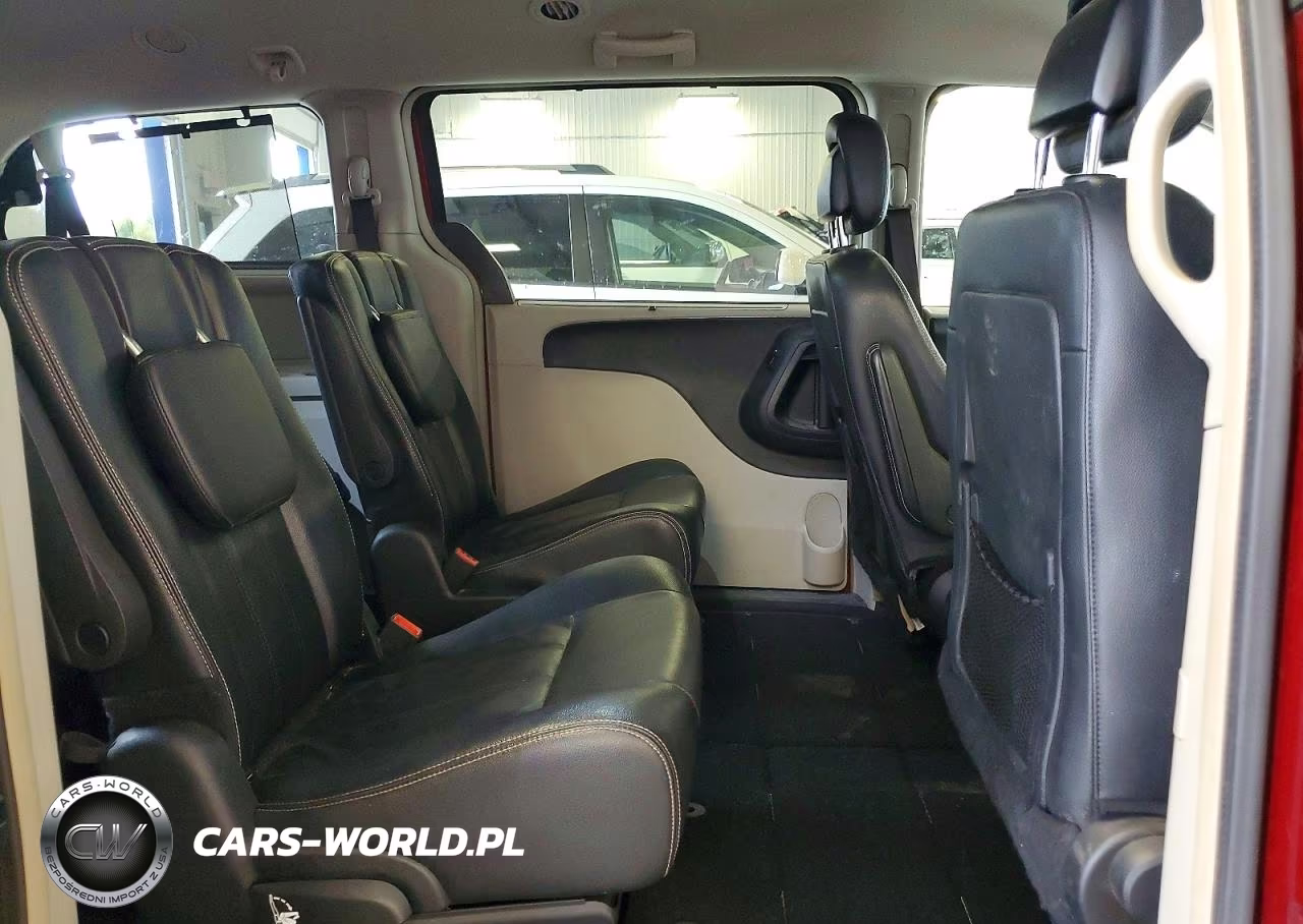 2015 Chrysler Town & Country Touring VIN:2C4RC1BGXFR698369 - 11