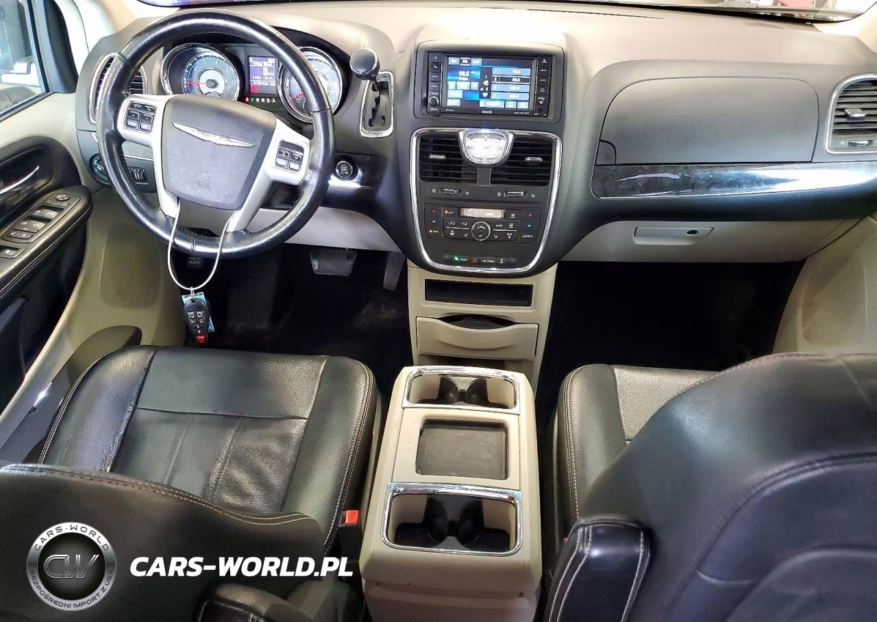 2015 Chrysler Town & Country Touring VIN:2C4RC1BGXFR698369 - 8
