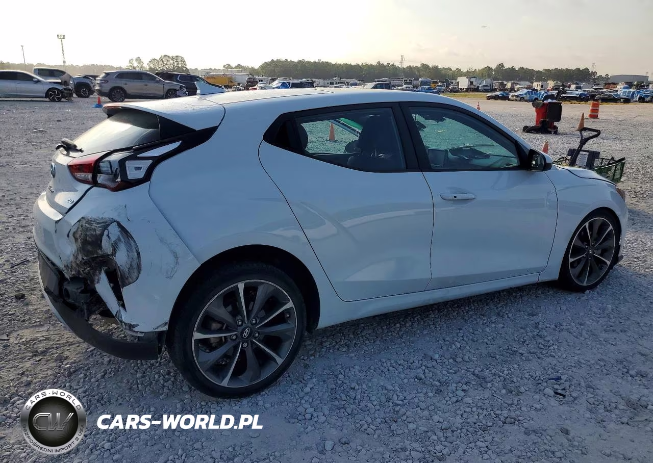 2021 Hyundai Veloster 2.0L Premium VIN:KMHTG6AF4MU032832 - 3