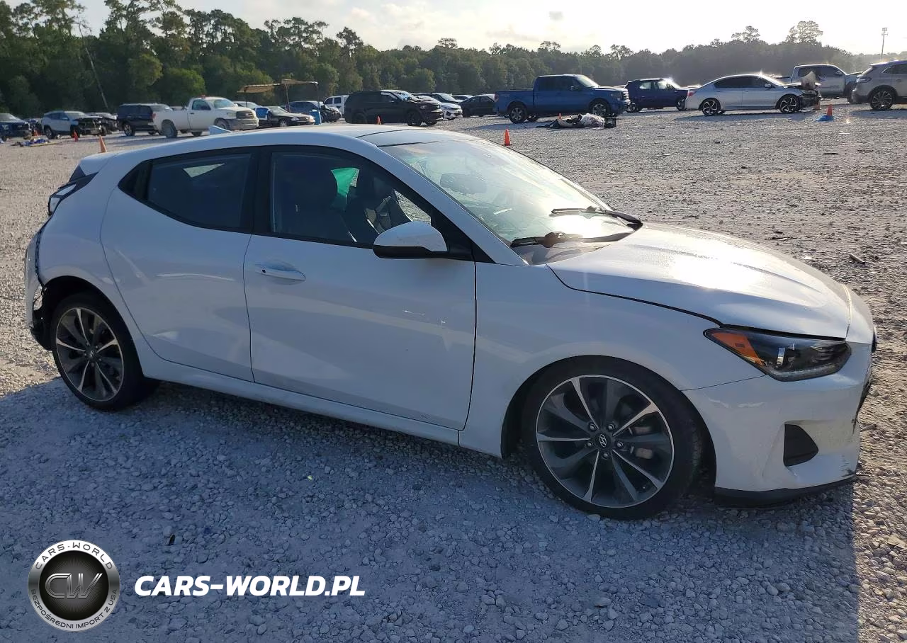 2021 Hyundai Veloster 2.0L Premium VIN:KMHTG6AF4MU032832 - 4