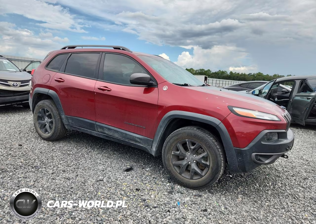 2015 Jeep Cherokee Trailhawk VIN:1C4PJMBS4FW594003 - 4