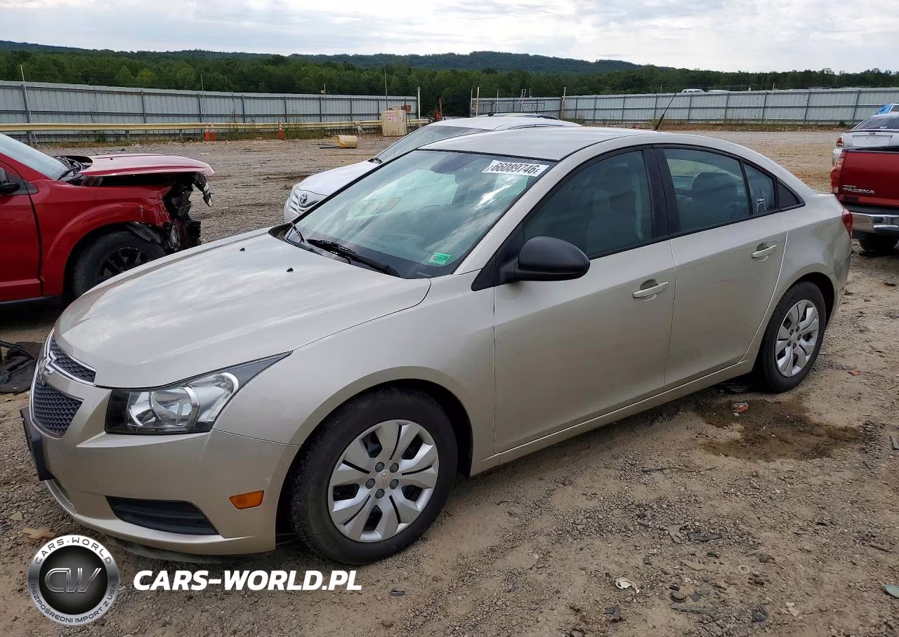 2013 Chevrolet Cruze Ls – zdjęcie 1 z 12