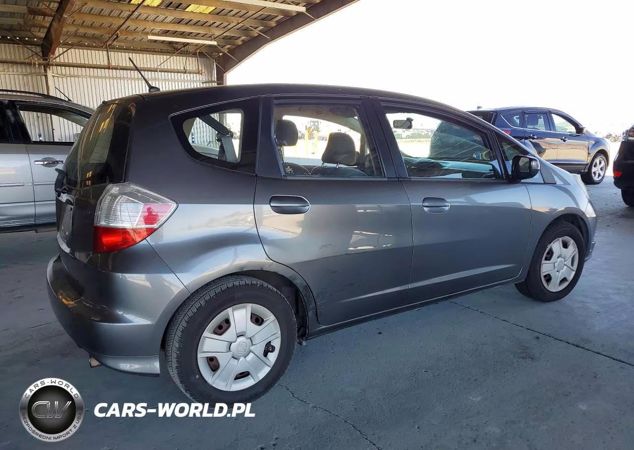 2013 Honda Fit VIN:JHMGE8G30DC034165 - 3