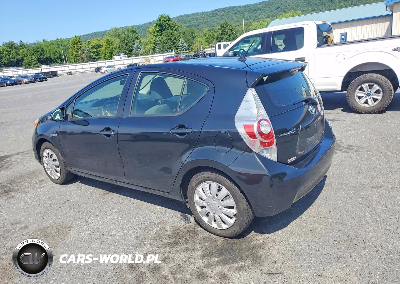 2014 Toyota Prius C Two VIN:JTDKDTB36E1565991 - 2