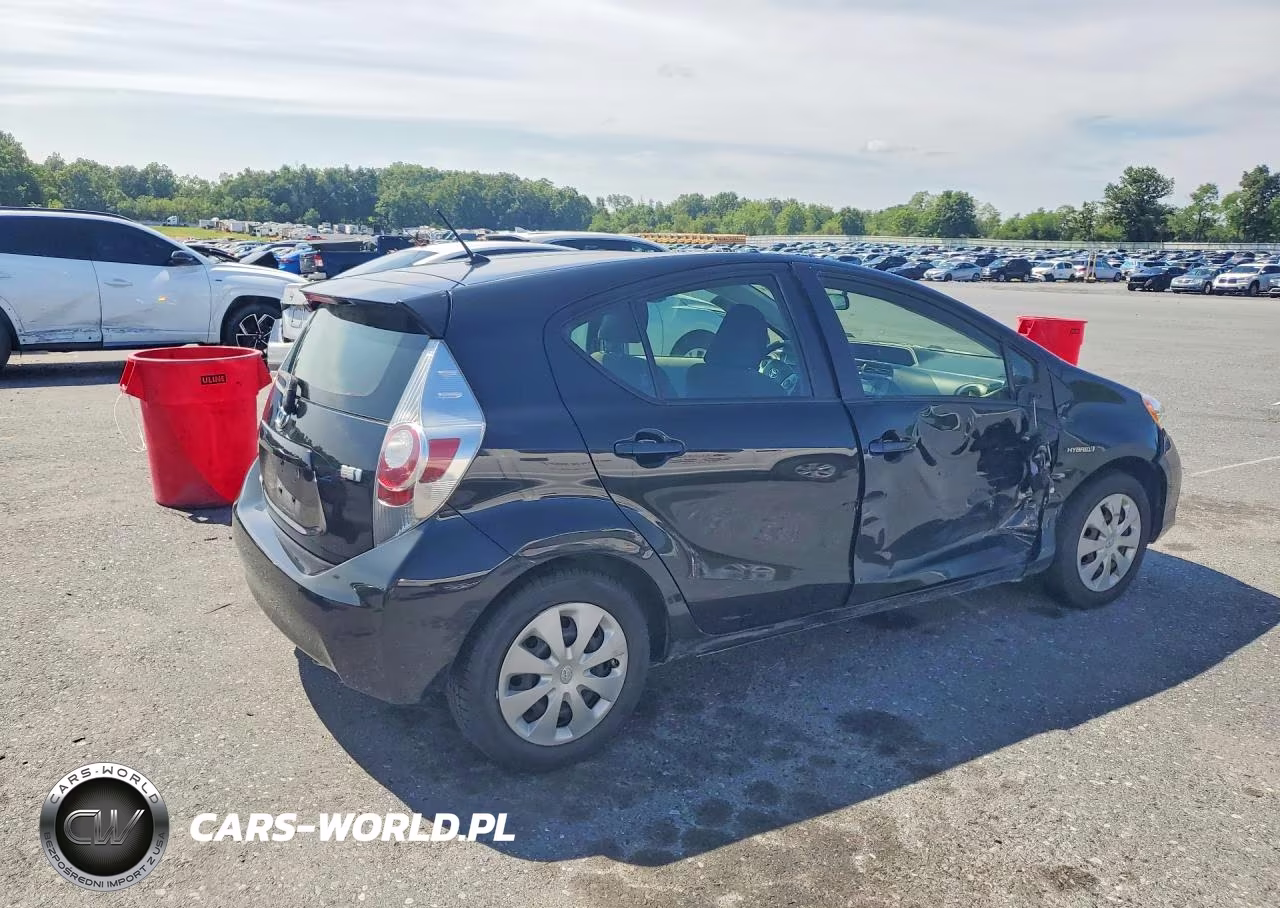 2014 Toyota Prius C Two VIN:JTDKDTB36E1565991 - 3