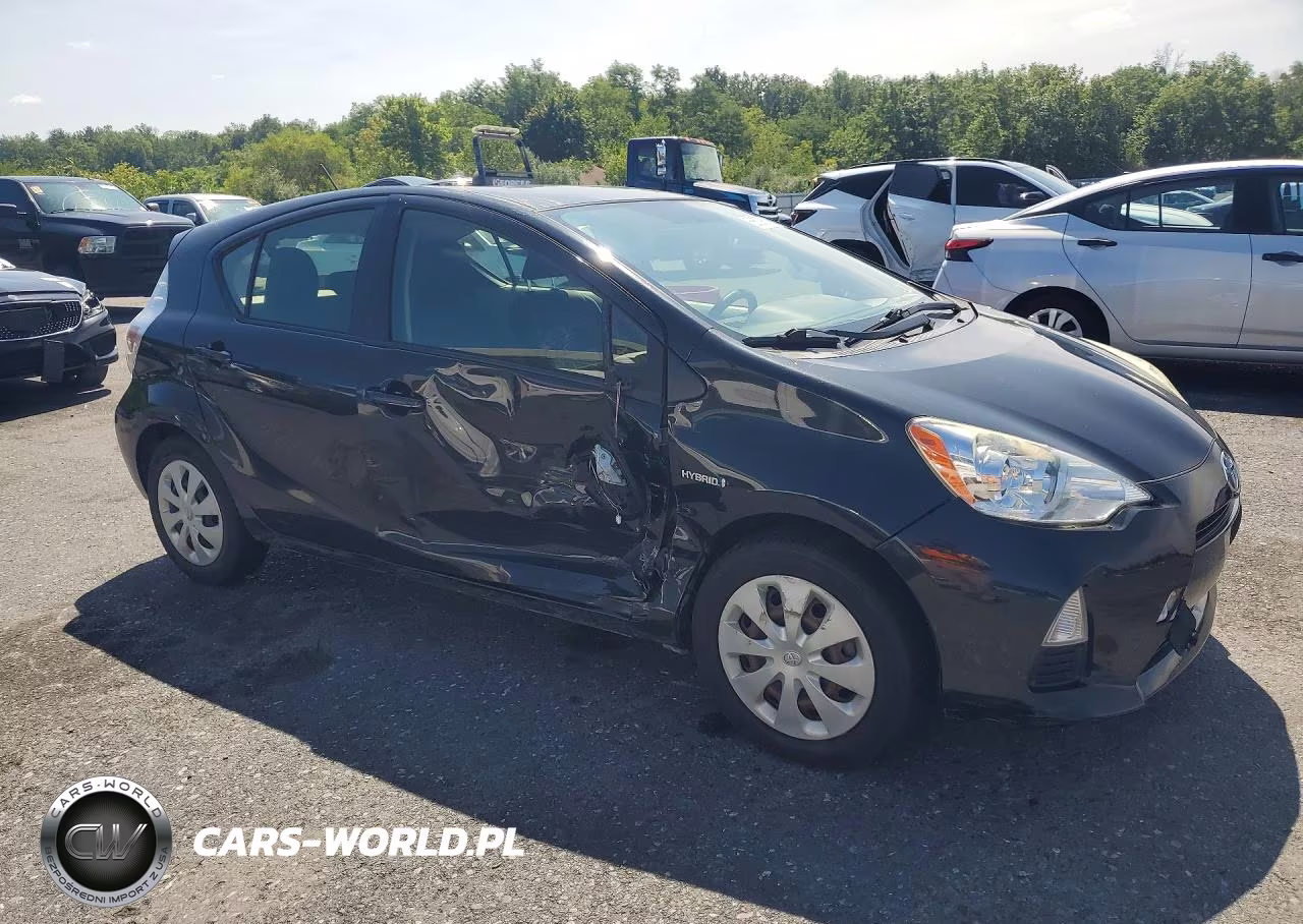 2014 Toyota Prius C Two VIN:JTDKDTB36E1565991 - 4