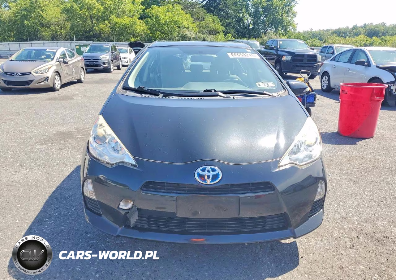 2014 Toyota Prius C Two VIN:JTDKDTB36E1565991 - 5