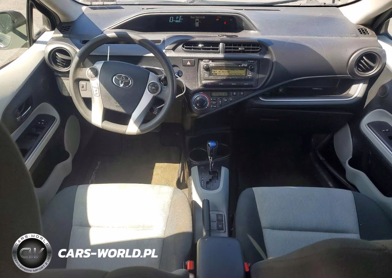 2014 Toyota Prius C Two VIN:JTDKDTB36E1565991 - 8