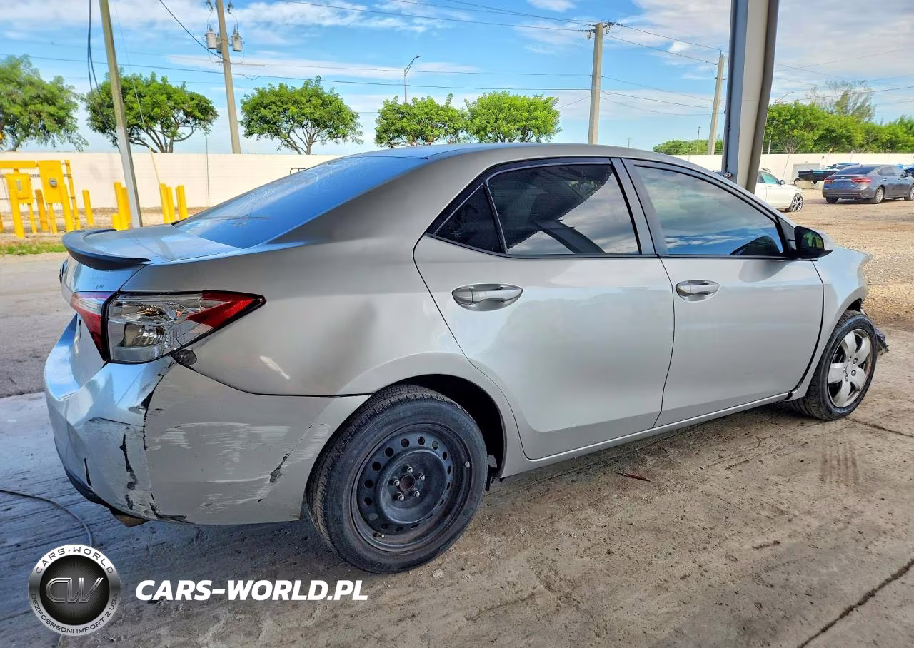 2016 Toyota Corolla Le VIN:2T1BURHE8GC543727 - 3