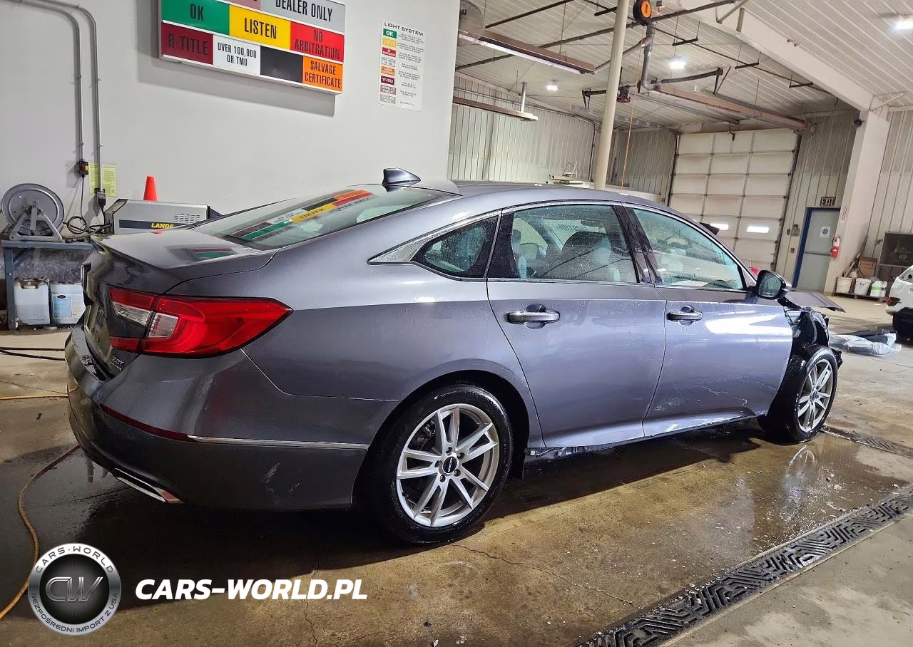 2018 Honda Accord Touring VIN:1HGCV2F95JA025070 - 3