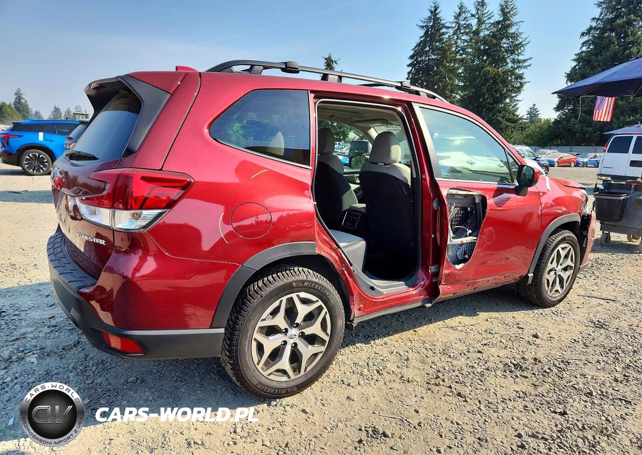 2022 Subaru Forester Premium VIN:JF2SKAEC2NH412734 - 3