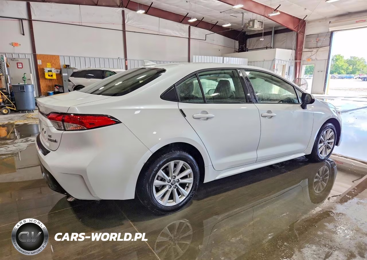 2024 Toyota Corolla Hybrid Le VIN:JTDBCMFEXR3065072 - 3