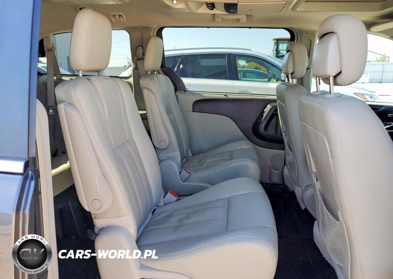 2016 Chrysler Town & Country Touring L VIN:2C4RC1CGXGR221831 - 11