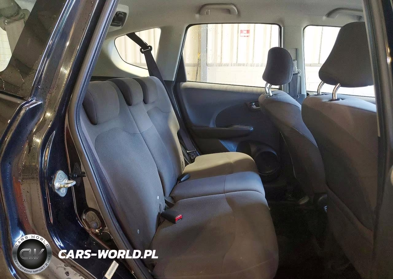 2010 Honda Fit VIN:JHMGE8H28AC011668 - 10