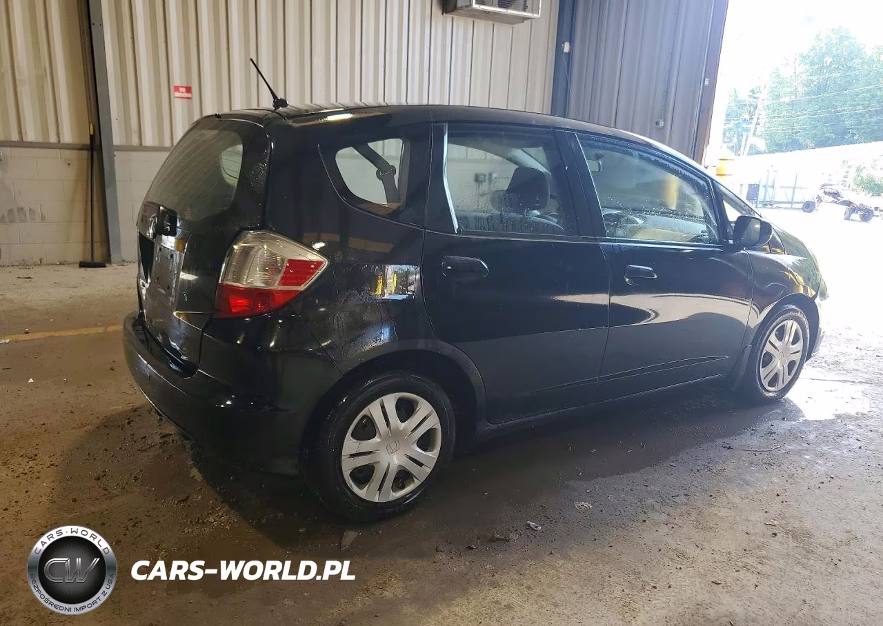 2010 Honda Fit VIN:JHMGE8H28AC011668 - 3