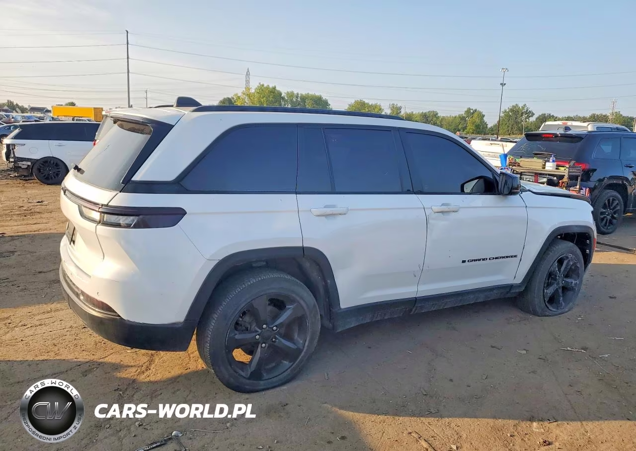 2022 Jeep Grand Cherokee Laredo VIN:1C4RJHAG7N8573727 - 3