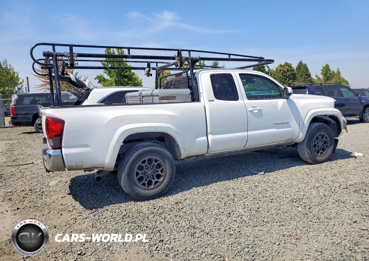 2018 Toyota Tacoma Sr5 V6 VIN:5TFRZ5CNXJX061320 - 3